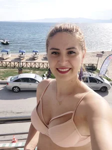 LexiFraser Big pictures Pic 2