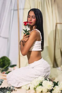 emily_gaviria1 Like a flower… soft and wild Bilde