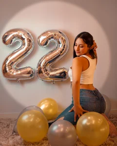 annie__thompson__ My 22nd Birthday ✨ slika 2