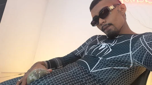 Rpoolrboy A big cock under the suit😈 Hình