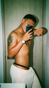 AaronRizzo 🍑🔥 Foto 6