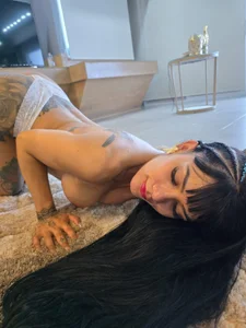 juliane_sweer1 Juliana on the beach Pic 7