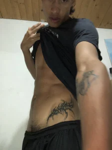 Pickmenx Hard But Hidden – Emojis, Tight Shorts & No Shame 🍆😏 Immagine  4