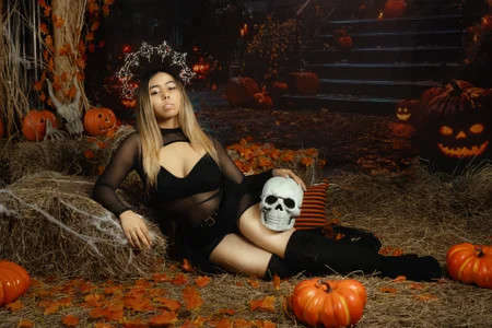 AMELIETARSON 👻Trick or kiss? you choose.🎃 Foto 4