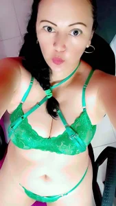 Lily_Benet1 sexy lily in green lingerie Foto 6