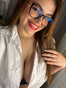 michell_blakke kullanıcısının Boss, you need a new secretary 😈🥵 albümü -  6 fotoğraf