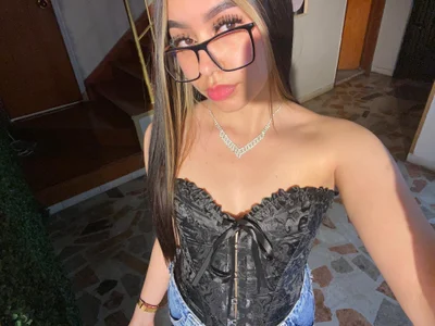 Karina16_pink Public Pic 6