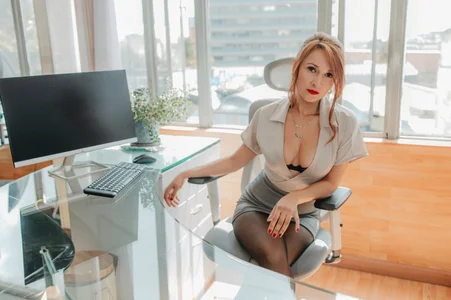 charlote_se Your Sexy Boss Would Like A Word✨ Bilde