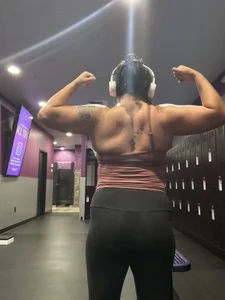 lynnnn964 up in the gym just workin on my fitness Pic 3