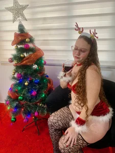 Paulina_Davis_ Merry Christmas guys Pic 9