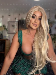 Daddysfilthysecret Victoria blonde 🙋🏼‍♀️  5টি ছবি