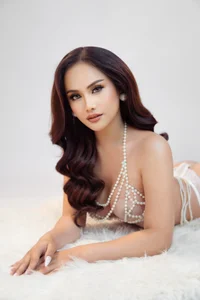 Midnight_Oasis "The pearl is the queen of gems and the gem of queens🐚✨ Foto