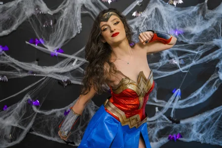 AnnaHarperX kullanıcısının Sexy WonderWoman albümü -  3 fotoğraf