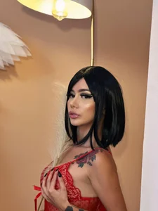 HannaConnor_ do you like black hair? Pic 2