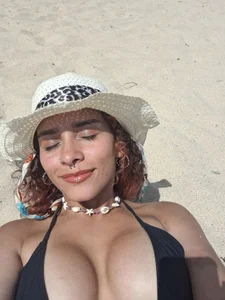 Sarabubbie Sara in the beach👙 Pic 6