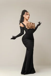 RoseFerrera Sculpted in Gold 👑 Foto 3