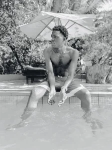 SidechiqのPool sideの 2枚の写真