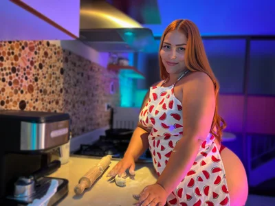 LeahxBarker Kitchen show on Monday, May 5  4টি ছবি