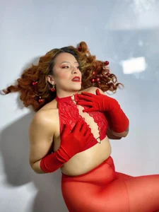 sahra_taylor_ Public Pic 2