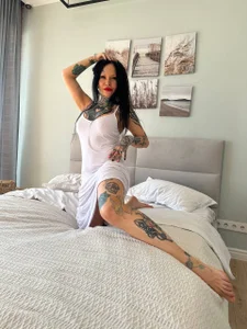 Megan_Black_MoonのTender photos 🌸#longhair#tattooの 6枚の写真