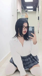 bonnieTaylor1のschoolgirl for you 🌹の 2枚の写真