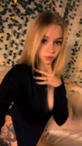 Cute_Beautiful_Princess Public Pic 9