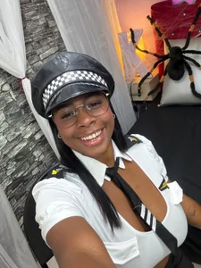 KatieGomezのReady to ride that cock baby 😎🍆の 4枚の写真