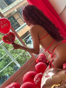 Leslie21_ Public Gambar