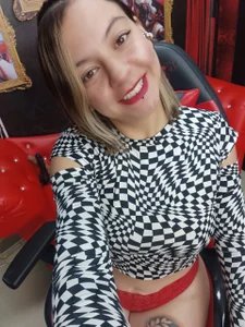 or the red? od ArianaSommers  3 snímek