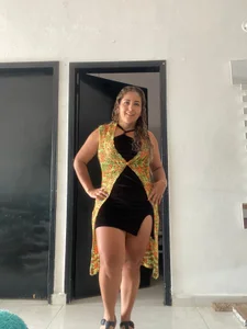 Who wants legs like that on the shoulder? od camile_milf  2 snímek