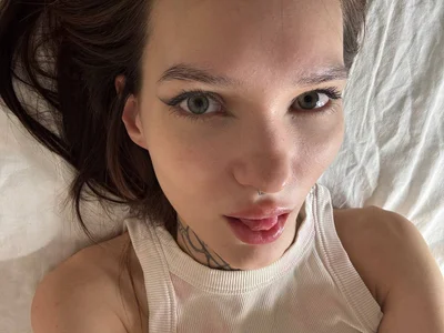 Selena_Sharp Selena can be different Foto 7