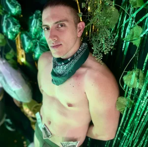 ALANNFERRER semi naked st patrick's day Kuva 2
