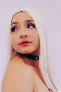 AyleenEvansのPRETTY FACEの 4枚の写真