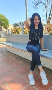 I am very happy in this place🥰💛💙❤️ de _shantal_smith  2 Imagens