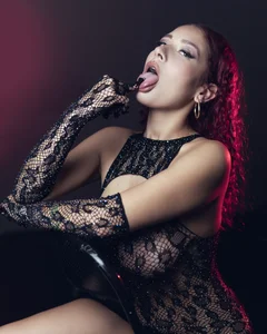 I'm going to hold you under my spell de ValeryRossell  4 Imagens