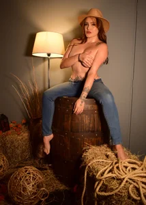 MarilynSmith01 A farm girl, you want to be my horse?   😈 Bilde 2