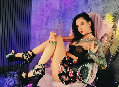 GoddessVespera Underskirt and heels tease ;) Bilde 6