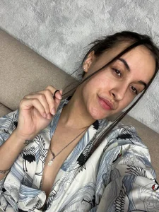 MarcelinaMei beauty in a robe Foto 3