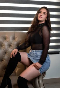 TherezaLarson Jeans y nailon Foto 4