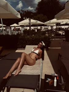 Vacation Flirt de VeyaNash  7 Imagens