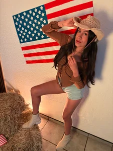EmiGomez_ 🤠🇺🇸 Cowgirl by Day... Trouble by Night ❤️ Pic 2
