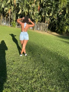 leana_lovings1 They say summer is for enjoying the view. What do you think of this scenery? 🍑🔥  3. fénykép