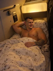 jony32big Discret Poză