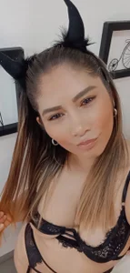 reinahot-699 YOU LIKE THE WAY I LOOK Pic