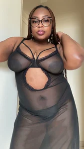 VixenRoyaleX a whole lot woman! Pic