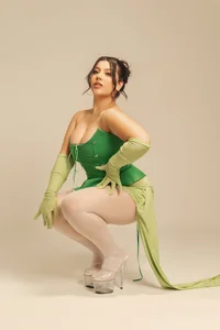 CandaseRussell Moments of delicacy wrapped in desire Gambar 2