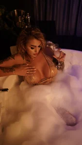 Nicol2NayaのThe New Me – All Real, All Yours 💋"の 5枚の写真