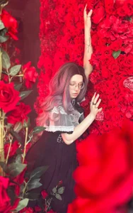 Dark_Lucious kullanıcısının Me in roses albümü -  3 fotoğraf