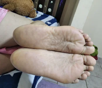Viky_laconsentida THE FANTASIES OF MY FEET IN YOU Pic