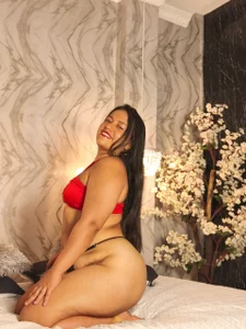 Nya_Curvy Public Pic 6